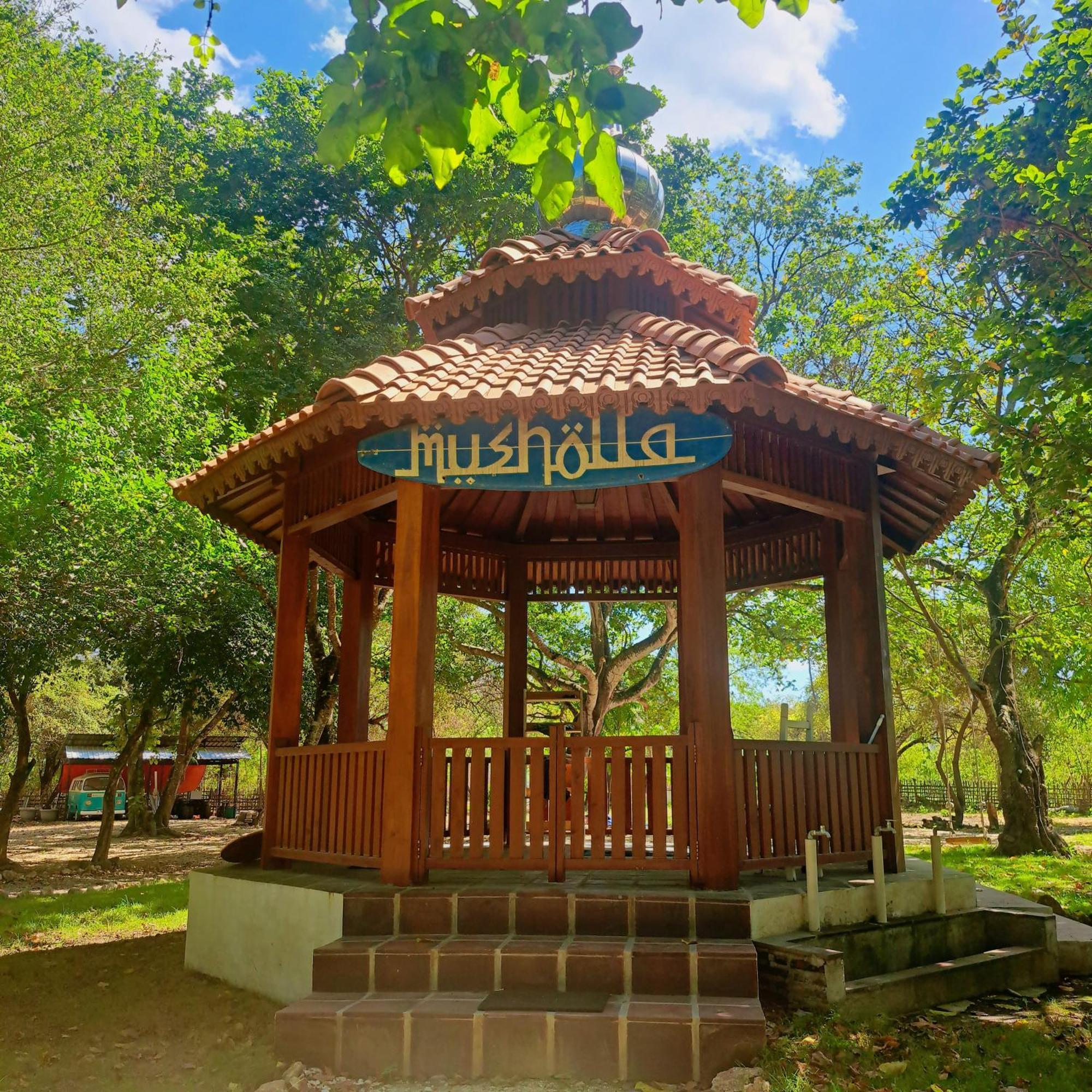Pasir Putih Resort & Resto Maluk Exterior foto