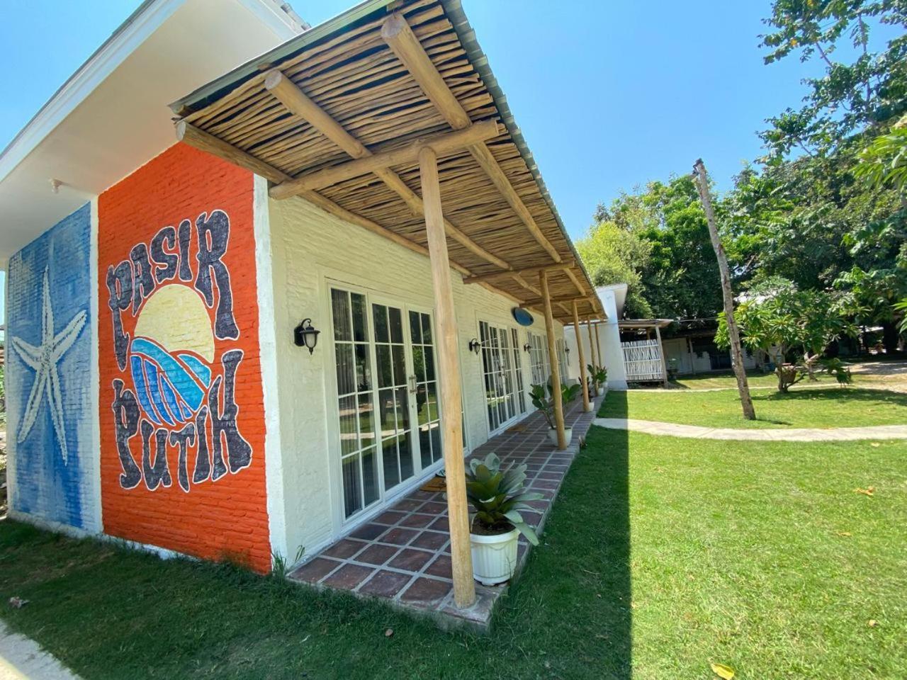 Pasir Putih Resort & Resto Maluk Exterior foto