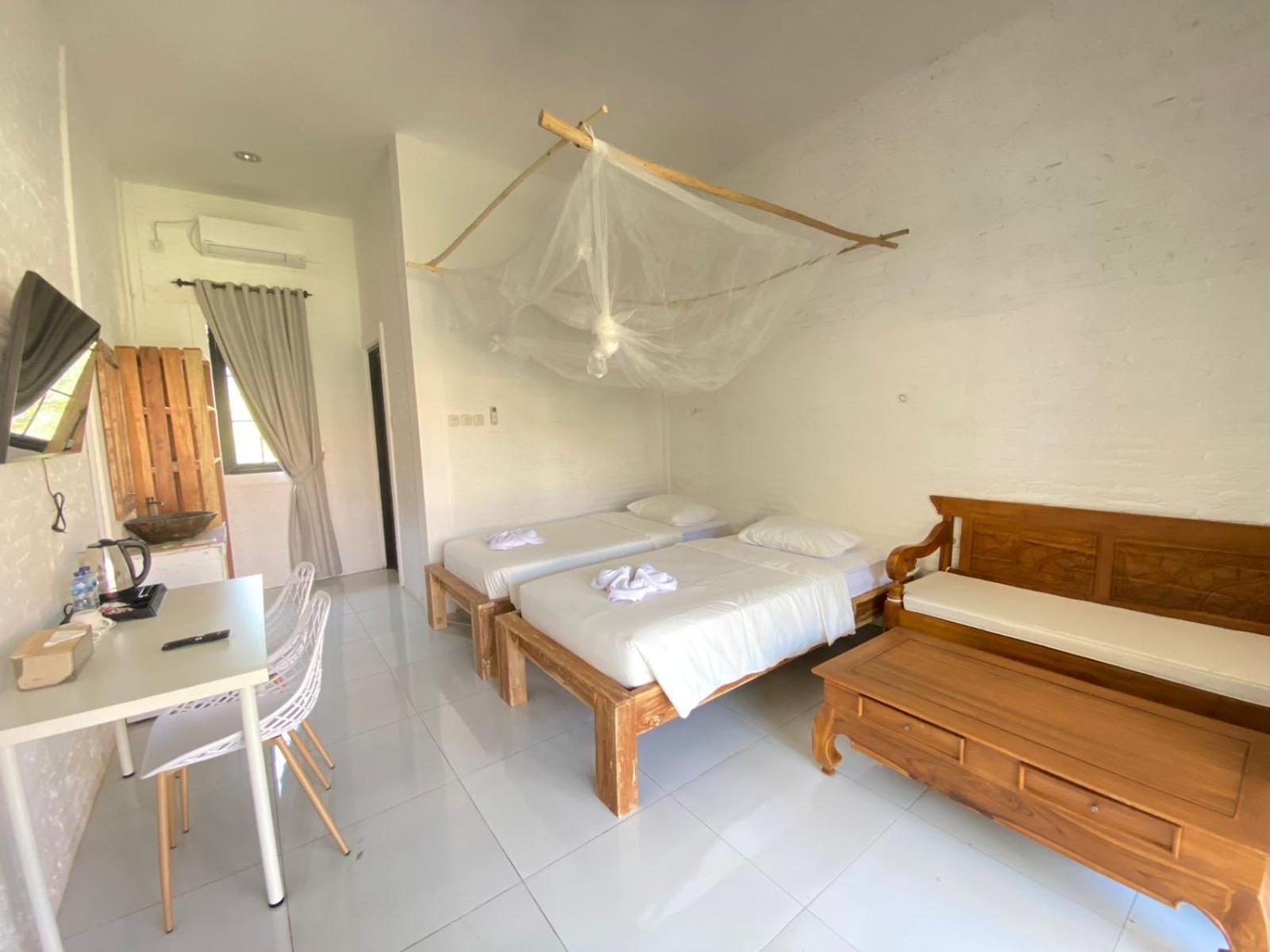 Pasir Putih Resort & Resto Maluk Exterior foto