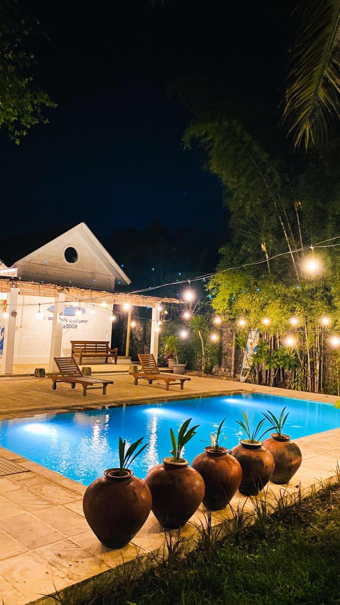 Pasir Putih Resort & Resto Maluk Exterior foto